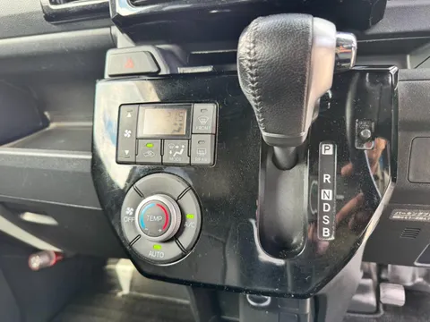 Toyota Pixis Mega