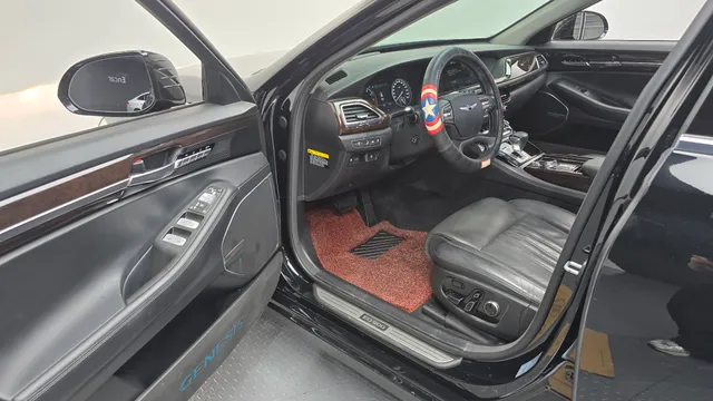 Genesis G90 (EQ900)