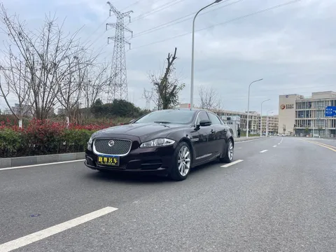 Jaguar XJ