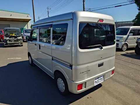 Mitsubishi Minicab Van