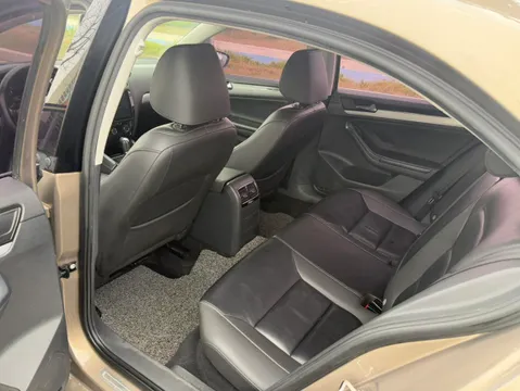 Volkswagen Sagitar