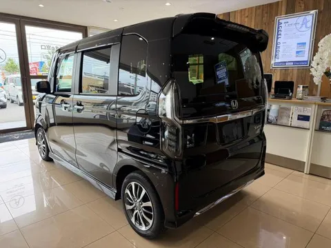 Honda N-BOX Custom