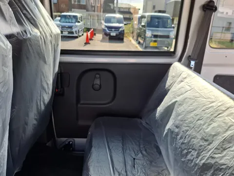 Nissan Clipper Van