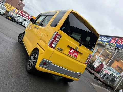 Toyota Pixis Mega