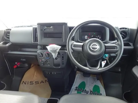 Nissan Clipper Van