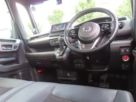 Honda N-BOX Custom