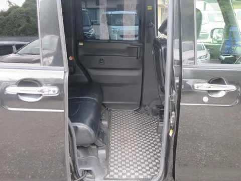 Toyota Pixis Mega