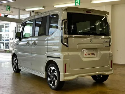 Suzuki Spacia Custom