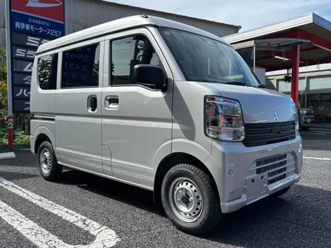 Mitsubishi Minicab Van
