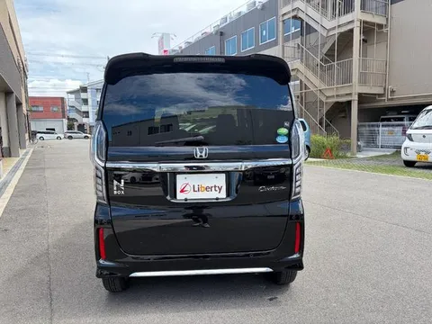 Honda N-BOX Custom