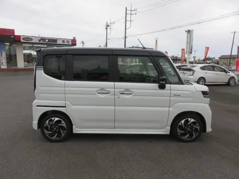 Suzuki Spacia Custom