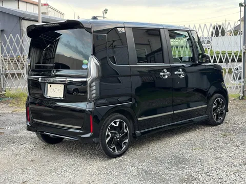 Honda N-BOX Custom