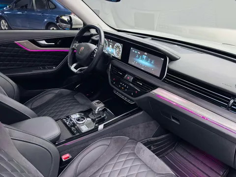 Hongqi HS5