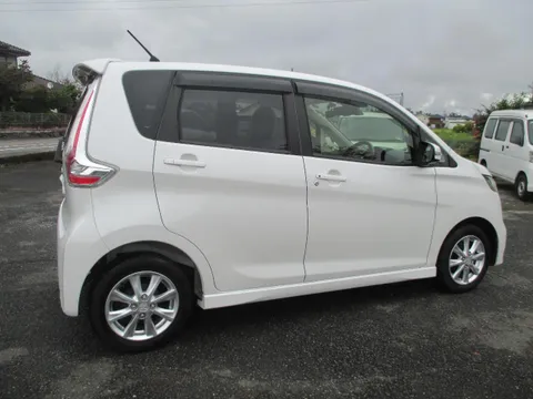 Mitsubishi eK Custom