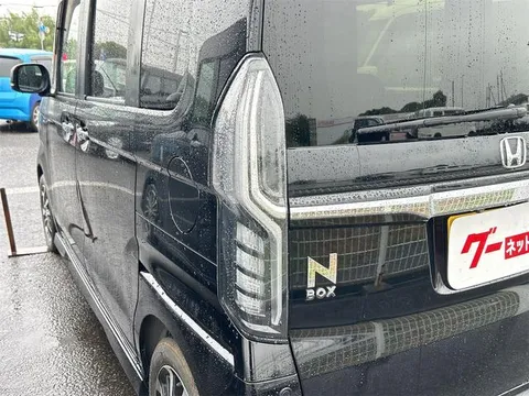 Honda N-BOX Custom