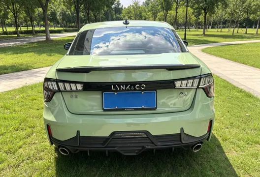 Lynk & Co 03