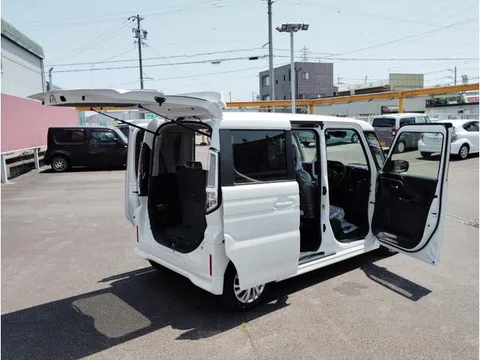 Suzuki Spacia Custom