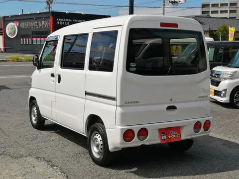 Mitsubishi Minicab Van