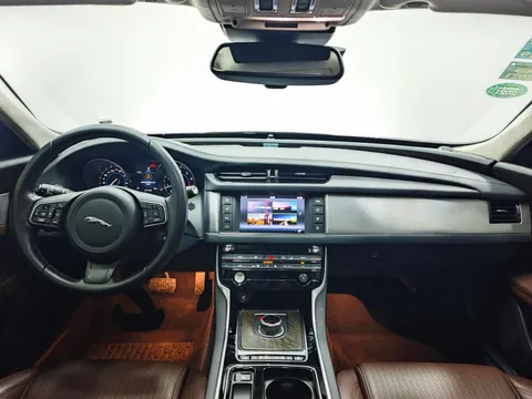 Jaguar XFL