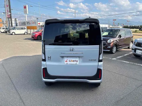 Honda N-BOX Custom