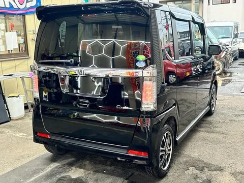 Honda N-BOX Custom