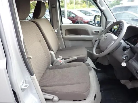 Nissan Clipper Van