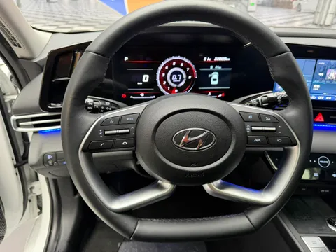 Hyundai Elantra (Avante)