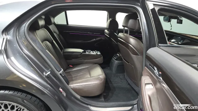 Genesis G90 (EQ900)