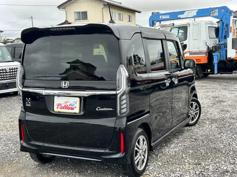 Honda N-BOX Custom