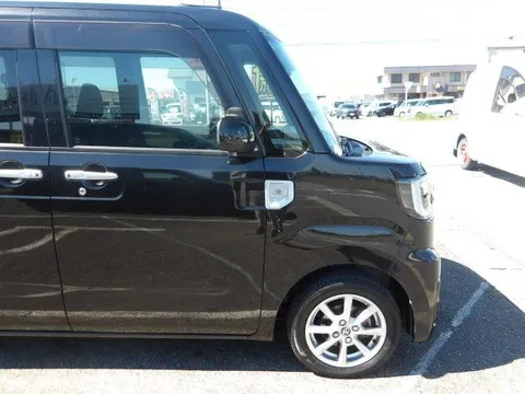 Toyota Pixis Mega
