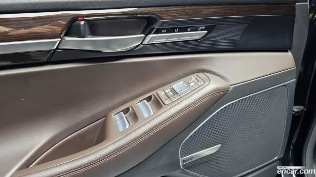 Genesis G90 (EQ900)