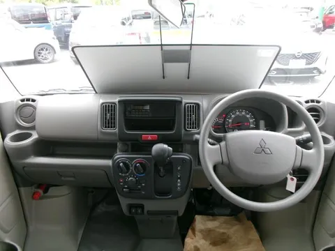 Mitsubishi Minicab Van