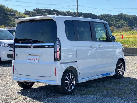 Honda N-BOX Custom