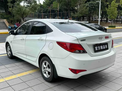 Hyundai Reina