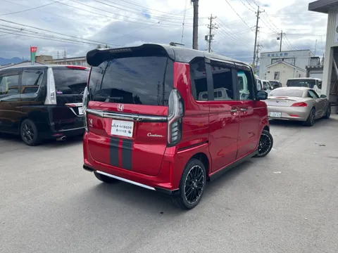 Honda N-BOX Custom