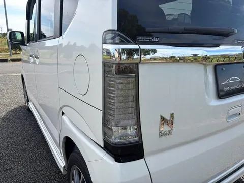 Honda N-BOX Custom