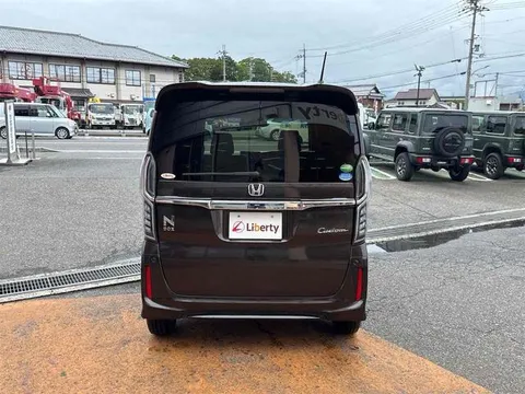 Honda N-BOX Custom