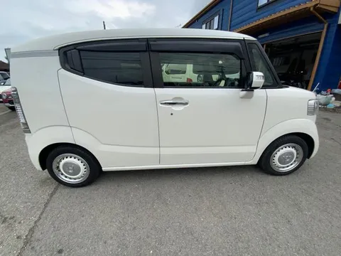 Honda N-BOX Slash