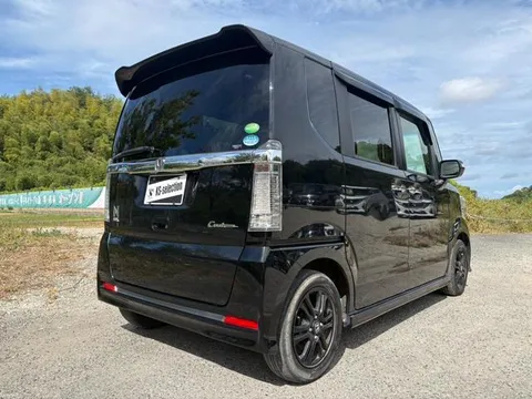Honda N-BOX Custom