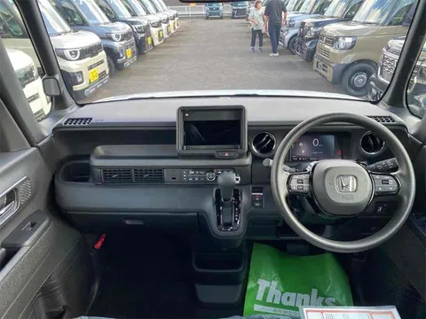 Honda N-BOX Custom