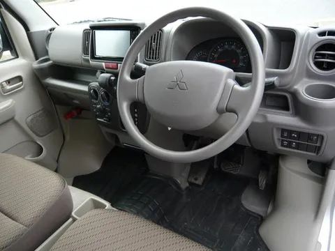 Mitsubishi Minicab Van