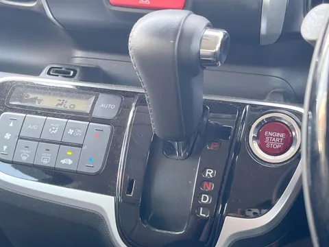 Honda N-BOX Slash