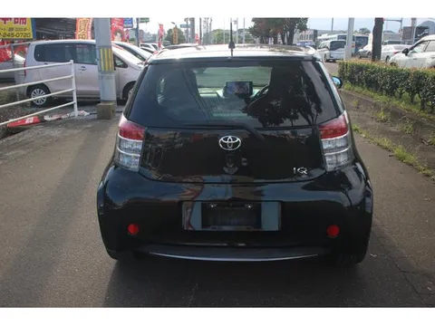 Toyota iQ