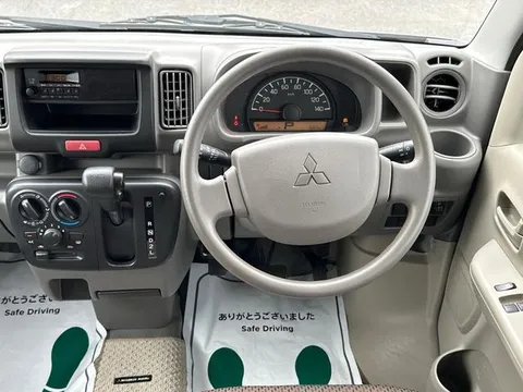 Mitsubishi Minicab Van