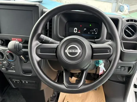 Nissan Clipper Van