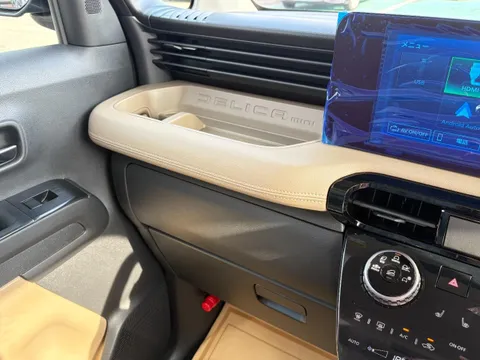 Mitsubishi Delica Mini