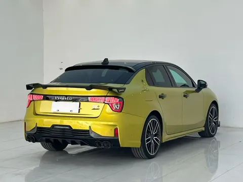 Lynk & Co 03