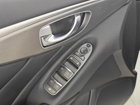 Infiniti Q50L