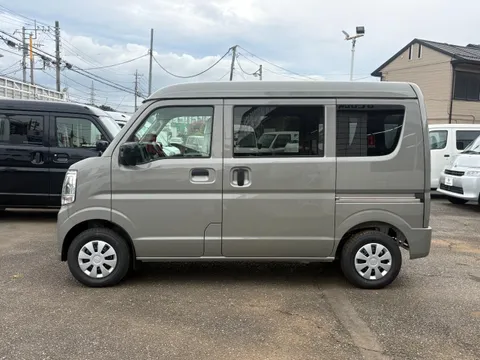 Nissan Clipper Van