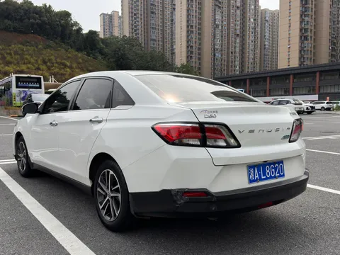 Venucia D60